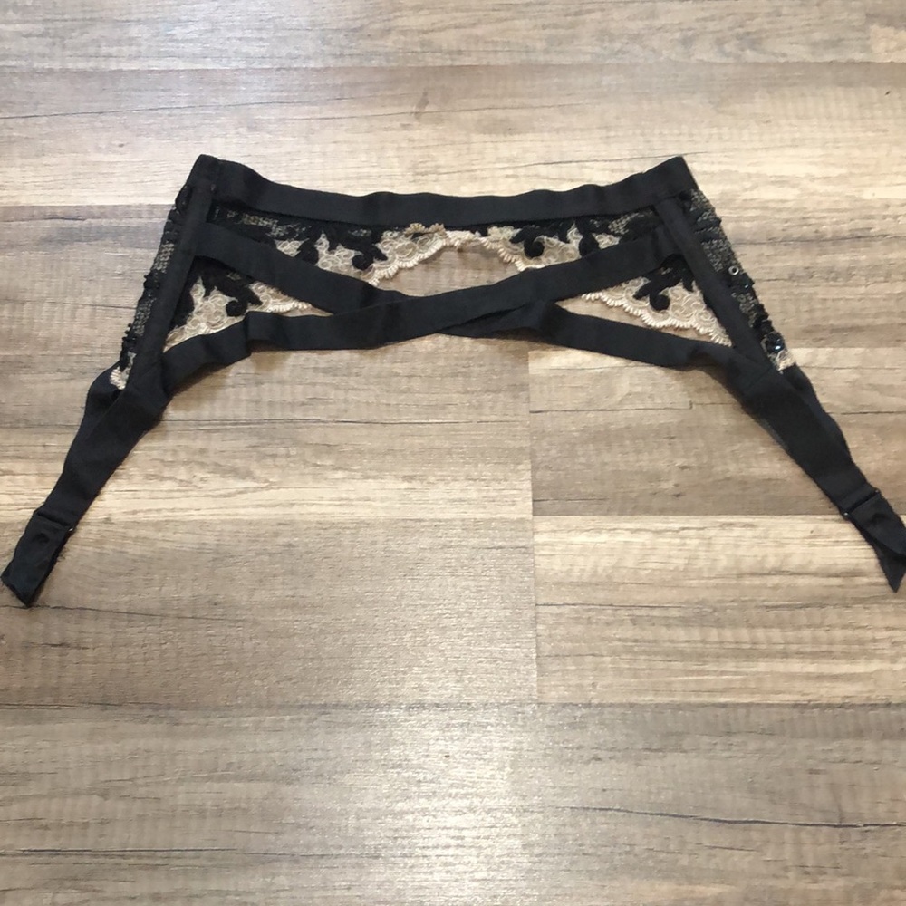 VICTORIA’S SECRET RARE VINTAGE SEXY GARTER BELT SUSPENDER - Picture 6 of 9